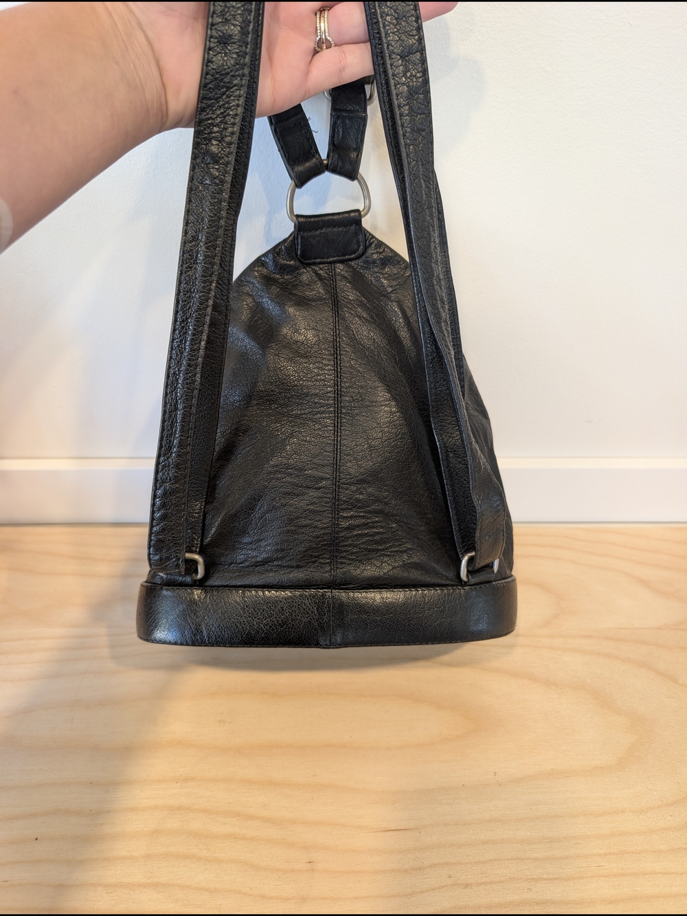 Kenneth Cole Vintage Black Leather Teardrop Backpack Purse - Picture 12 of 15